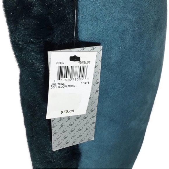 Hallmart Collectibles 18" Square Faux Fur Decorative Pillow Blue cover - Picture 12 of 12